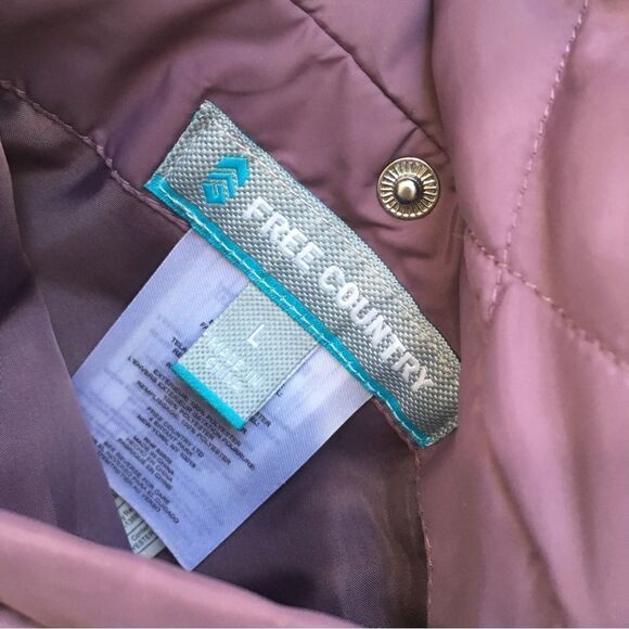 “WAFFLE‎ HOUSE” EMBROIDERED FREE COUNTRY QUILTED VEST WITH FLEECE LINING - Picture 7 of 7